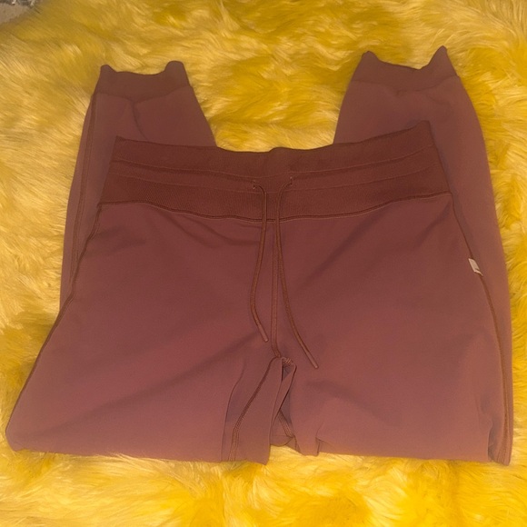 VUORI Daily Joggers ~ Rosewood - Picture 10 of 12